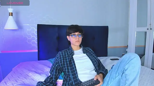 Tsuki Maru online show from 09.22.25