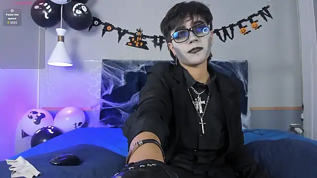 Tsuki Maru online show from 10.14.25