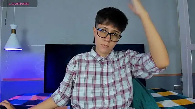 Tsuki Maru online show from 11.07.25