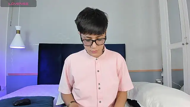 Tsuki Maru online show from 11.10.25