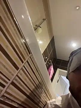 Snapshot of BonchBru chatting on 10.25.25 BonchBru online show from 10.25.25