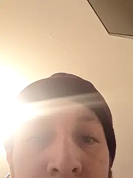 Snapshot of HotRolo chatting on 10.28.25 HotRolo online show from 10.28.25