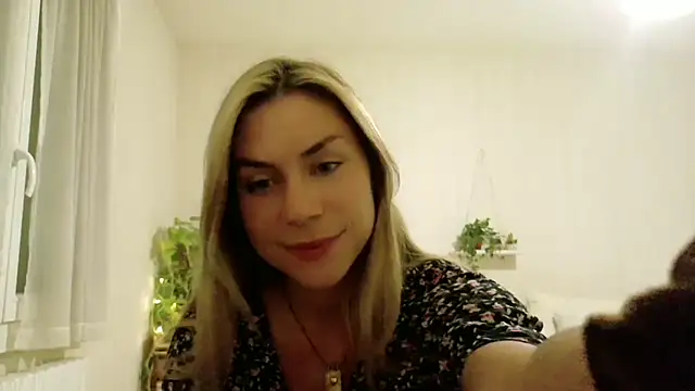wonderalice31 online show from 10.13.25