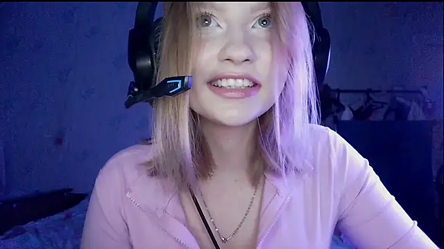 Snapshot of pr_In_cess_ chatting on 09.21.25 pr In cess online show from 09.21.25