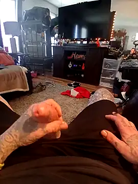 Snapshot of MRTATTWO chatting on 11.05.25 MRTATTWO online show from 11.05.25