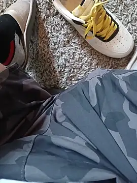 Snapshot of MRTATTWO chatting on 11.08.25 MRTATTWO online show from 11.08.25