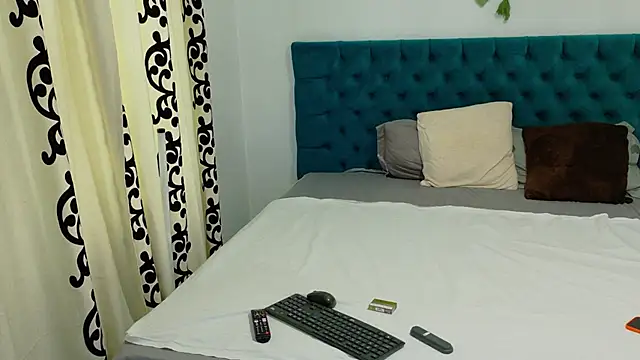 Snapshot of LexieRosse chatting on 09.24.25 LexieRosse online show from 09.24.25