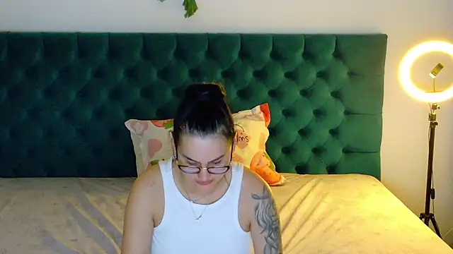 Snapshot of LexieRosse chatting on 10.29.25 LexieRosse online show from 10.29.25