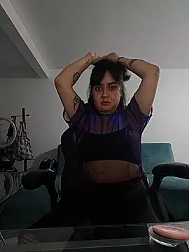 Snapshot of LylaVixxen chatting on 11.14.25 LylaVixxen online show from 11.14.25