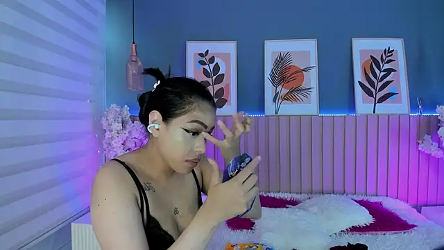 Mila Hank  online show from 05.06.26