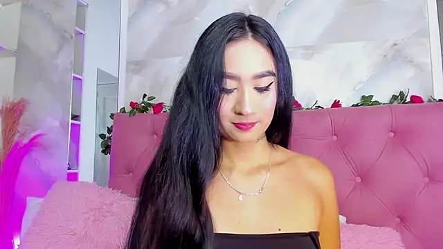 Nicolqueen  online show from 10.21.25