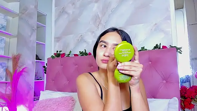 Nicolqueen  online show from 10.22.25