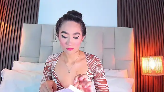 Nicolqueen  online show from 06.23.26