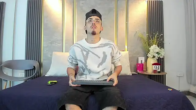 Snapshot of NikoStone_ chatting on 06.16.26 NikoStone online show from 06.16.26
