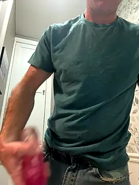 Snapshot of DILFiGuess11 chatting on 09.12.25 DILFiGuess11 online show from 09.12.25