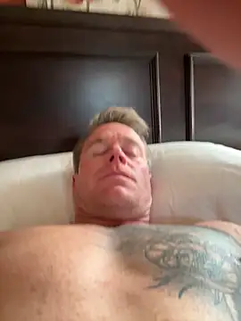 Snapshot of DILFiGuess11 chatting on 10.28.25 DILFiGuess11 online show from 10.28.25