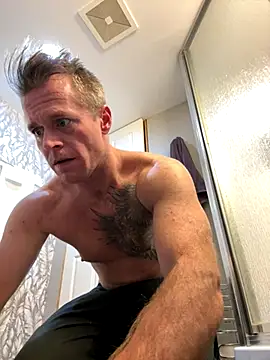 Snapshot of DILFiGuess11 chatting on 11.05.25 DILFiGuess11 online show from 11.05.25