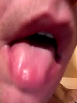 Snapshot of DILFiGuess11 chatting on 11.07.25 DILFiGuess11 online show from 11.07.25