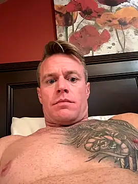 Snapshot of DILFiGuess11 chatting on 11.08.25 DILFiGuess11 online show from 11.08.25