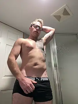 Snapshot of DILFiGuess11 chatting on 11.17.25 DILFiGuess11 online show from 11.17.25