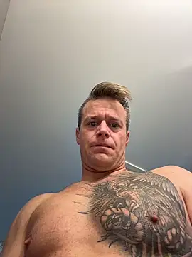 Snapshot of DILFiGuess11 chatting on 11.23.25 DILFiGuess11 online show from 11.23.25