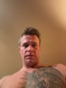 Snapshot of DILFiGuess11 chatting on 11.24.25 DILFiGuess11 online show from 11.24.25