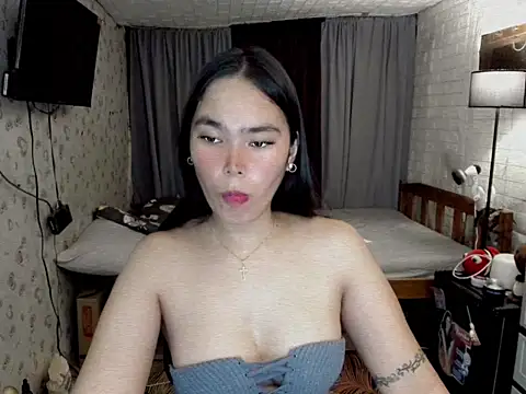 Snapshot of awesomegurl21 chatting on 10.05.25 awesomegurl21 online show from 10.05.25