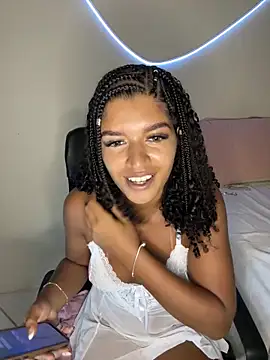 Snapshot of larajuli chatting on 03.19.26 larajuli online show from 03.19.26