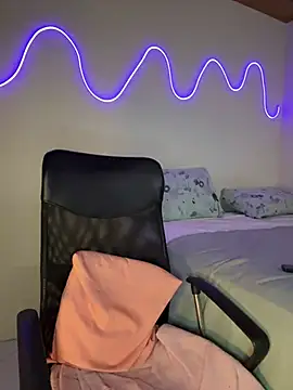 Snapshot of larajuli chatting on 03.27.26 larajuli online show from 03.27.26