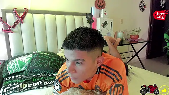 Snapshot of Jack_castell chatting on 10.16.25 Jack castell online show from 10.16.25