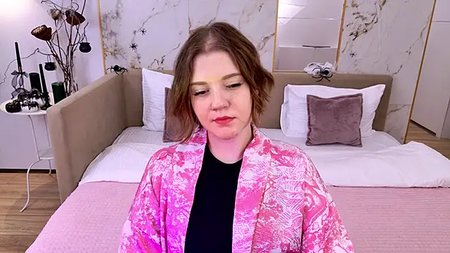 Snapshot of AlmaSound chatting on 10.25.25 AlmaSound online show from 10.25.25