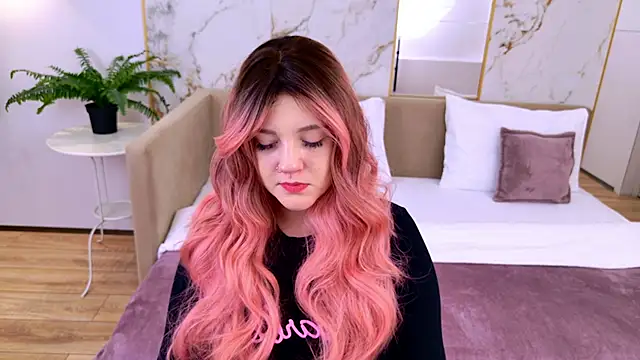 Snapshot of AlmaSound chatting on 11.22.25 AlmaSound online show from 11.22.25