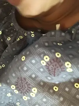 Snapshot of telugu_roja_099 chatting on 10.19.25 telugu roja 099 online show from 10.19.25