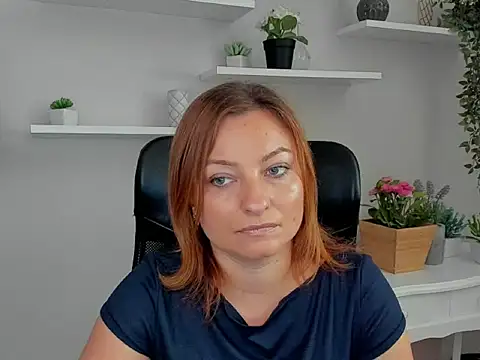 Snapshot of angelaSamt chatting on 09.11.25 angelaSamt online show from 09.11.25