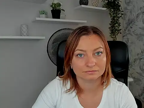 Snapshot of angelaSamt chatting on 09.12.25 angelaSamt online show from 09.12.25