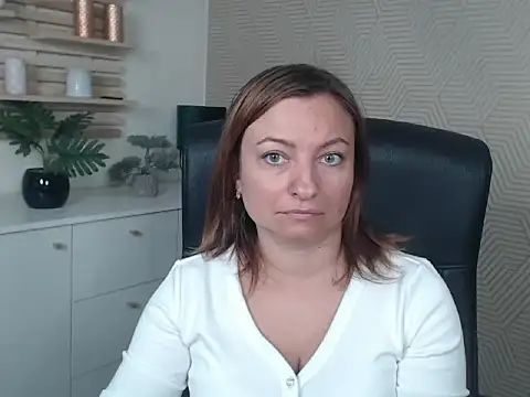 Snapshot of angelaSamt chatting on 09.22.25 angelaSamt online show from 09.22.25