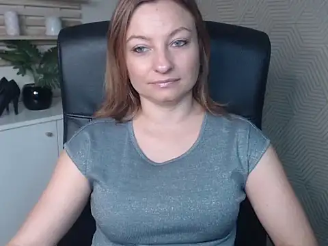 Snapshot of angelaSamt chatting on 10.02.25 angelaSamt online show from 10.02.25