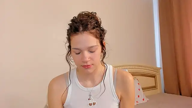 Snapshot of VelvetRisque chatting on 04.14.26 VelvetRisque online show from 04.14.26
