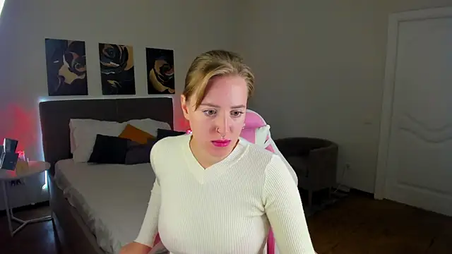 Snapshot of Alice_Cire chatting on 09.13.25 Alice Cire online show from 09.13.25