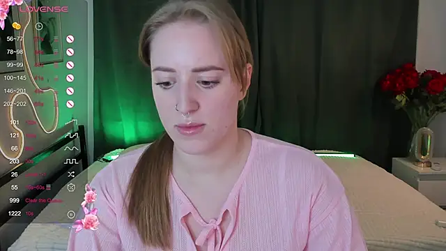 Snapshot of Alice_Cire chatting on 12.05.25 Alice Cire online show from 12.05.25