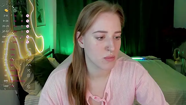 Snapshot of Alice_Cire chatting on 12.19.25 Alice Cire online show from 12.19.25