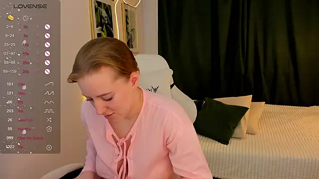 Snapshot of Alice_Cire chatting on 01.06.26 Alice Cire online show from 01.06.26