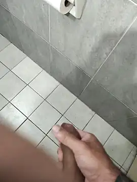 Snapshot of rorope chatting on 11.30.25 rorope online show from 11.30.25