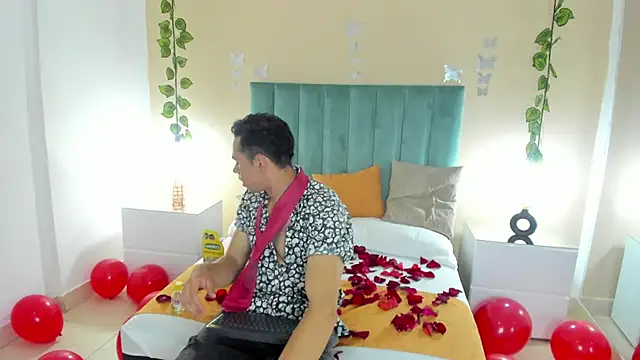 Snapshot of Muscle_Scott chatting on 09.20.25 Muscle Scott online show from 09.20.25