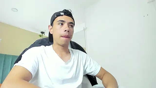 Snapshot of Muscle_Scott chatting on 09.22.25 Muscle Scott online show from 09.22.25