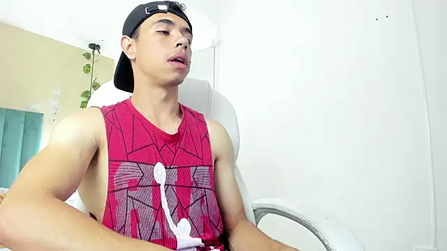 Snapshot of Muscle_Scott chatting on 09.26.25 Muscle Scott online show from 09.26.25