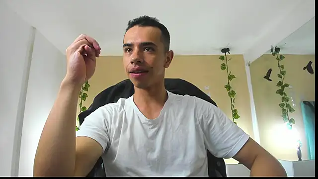 Snapshot of Muscle_Scott chatting on 10.23.25 Muscle Scott online show from 10.23.25