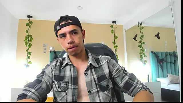 Snapshot of Muscle_Scott chatting on 10.24.25 Muscle Scott online show from 10.24.25