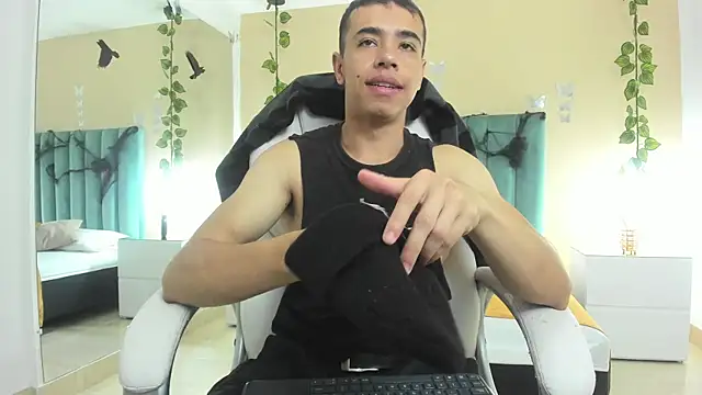 Snapshot of Muscle_Scott chatting on 10.30.25 Muscle Scott online show from 10.30.25