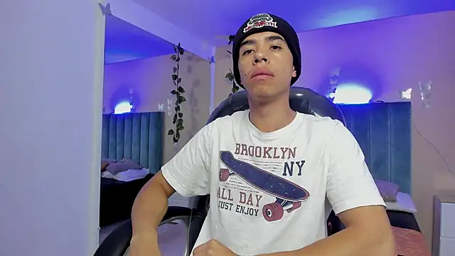 Snapshot of Muscle_Scott chatting on 11.09.25 Muscle Scott online show from 11.09.25